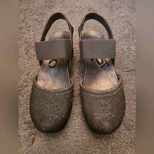 OTBT taupe leather closed toe slingback platform sandals, Size 7.5